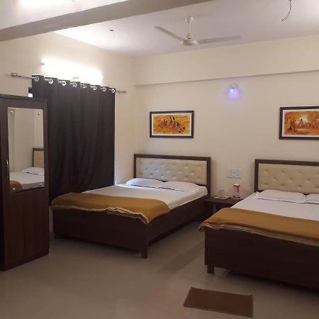 Maharaja Family Guest House Lonavala Eksteriør billede